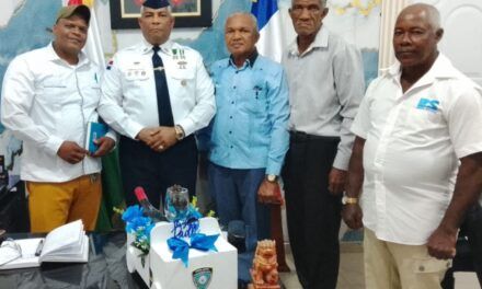 Policía Nacional y productores de cereza de San Cristóbal fortalecen seguridad y cooperación comunitaria