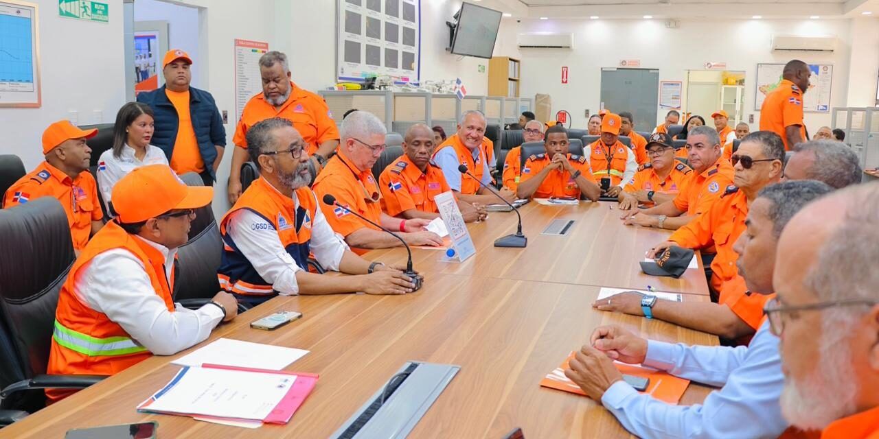 Juan Salas reúne a 32 directores provinciales Defensa Civil para fortalecer operativo de Semana Santa