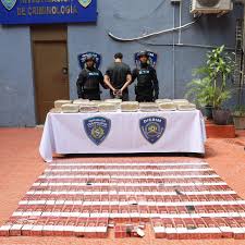 Apresan hombre con 15 pacas de presunta marihuana en Villas Agrícolas