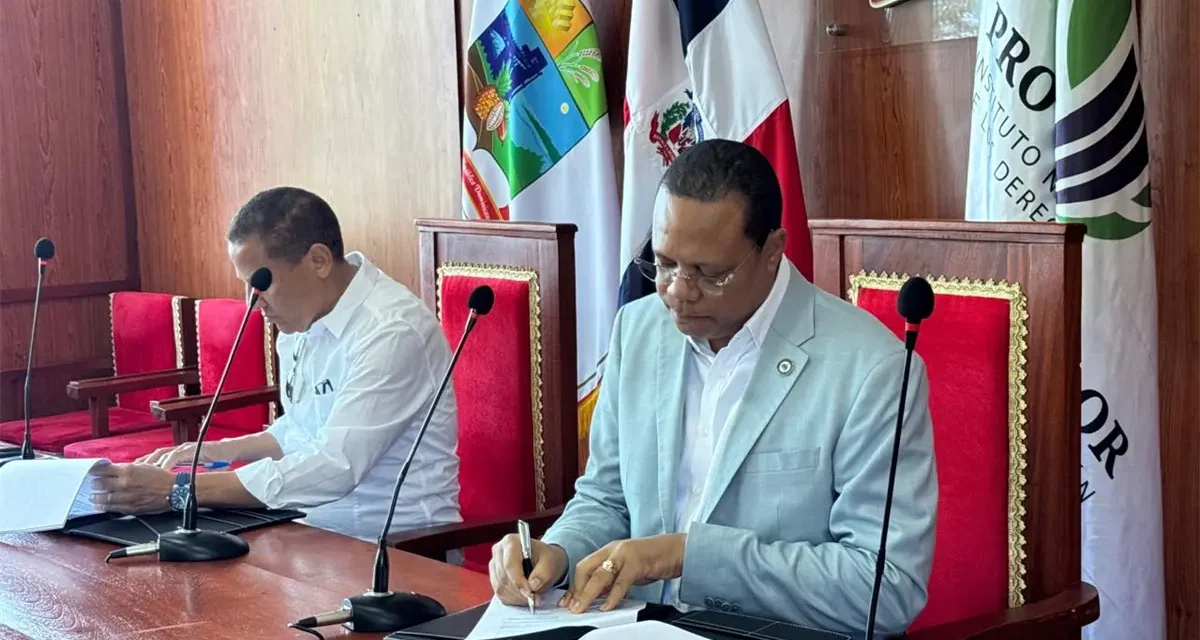 Pro Consumidor y Alcaldía de Cotuí firman convenio para abrir oficina en la provincia