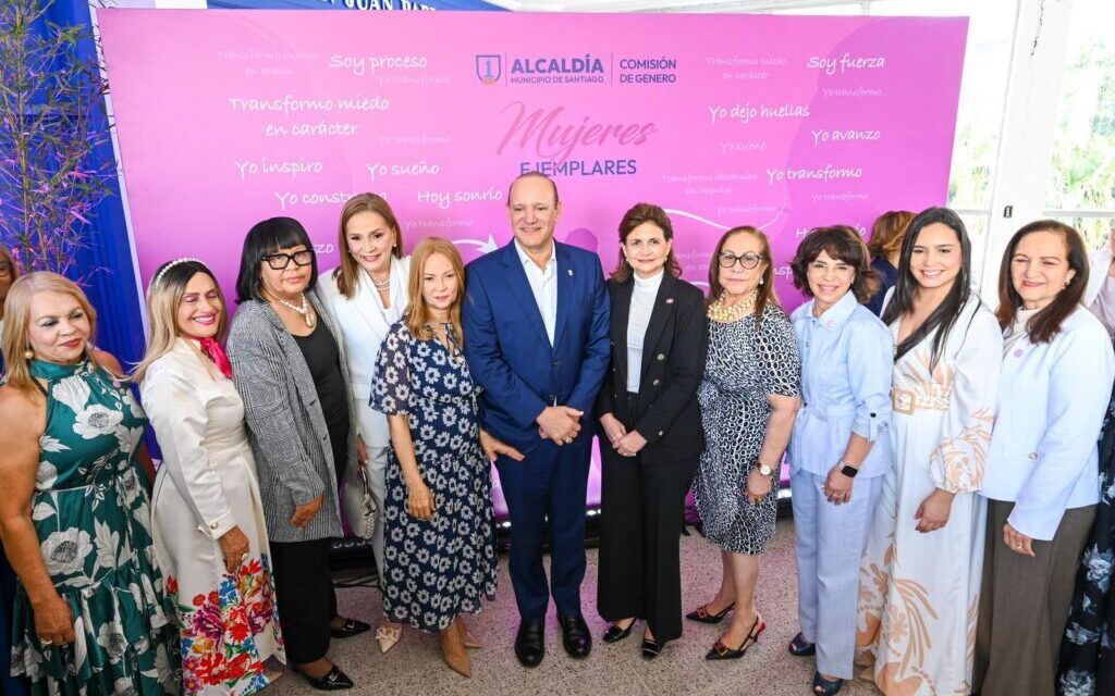 Alcaldía de Santiago reconoce a 25 Mujeres Ejemplares