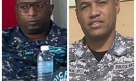 Salen a la luz videos del momento en que civiles y agentes PN sustraen dinero en San Cristóbal