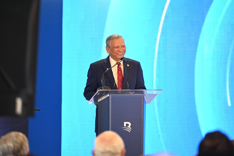 El presidente ejecutivo de Banreservas, doctor Leonardo Aguilera, habla en la conferencia “La ética: el pilar del éxito en las personas y las empresas” organizada por el Banco para celebrar el Día Nacional de la Ética en República Dominicana.
