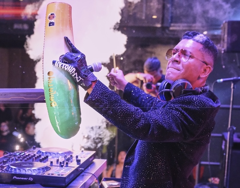 Gran DJ Holmes, el colombiano que refrescó visualmente la salsa romántica