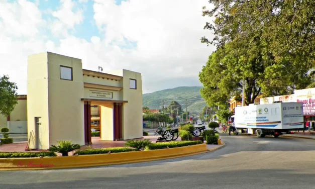Alcaldía de Barahona multará con RD$20,000 a dueños de vehículos que obstruyan el libre tránsito