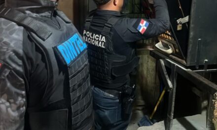 DINTEL ocupa drogas, armas blancas y tragamonedas ilegales durante operativo focalizado en San Cristóbal