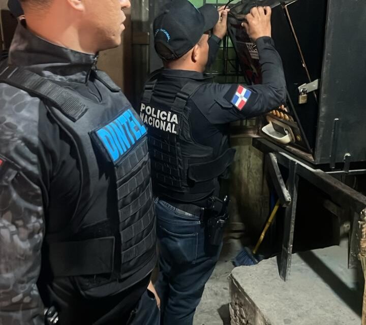 DINTEL ocupa drogas, armas blancas y tragamonedas ilegales durante operativo focalizado en San Cristóbal