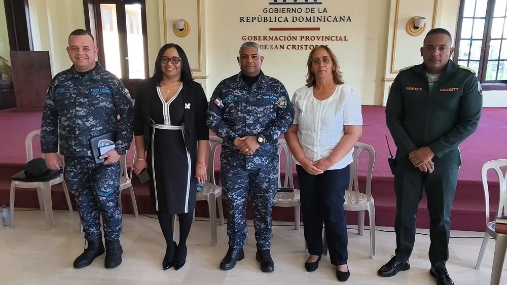 Director policial, magistrada y gobernadora fortalecen vínculos con líderes comunitarios provinciales