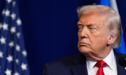 Trump afirma que atacará centrales energéticas y puentes de Irán si no reabre estrecho de Ormuz