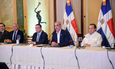 Precios de los combustibles se mantendrán sin variación la próxima semana, dice Abinader