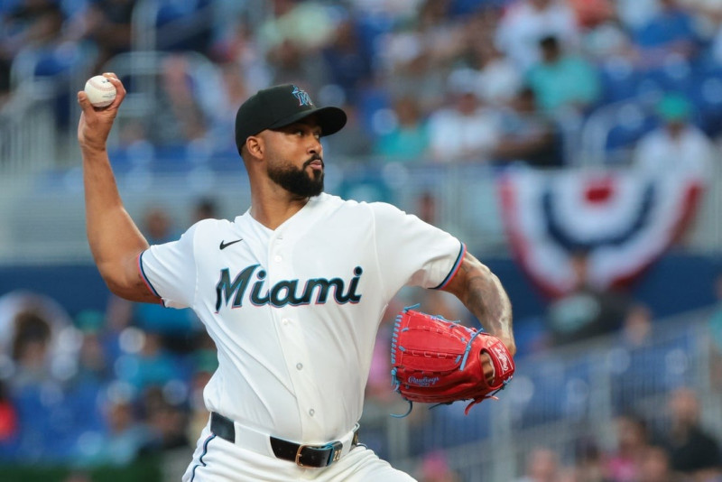 Sandy Alcántara lanza el primer partido completo de la temporada