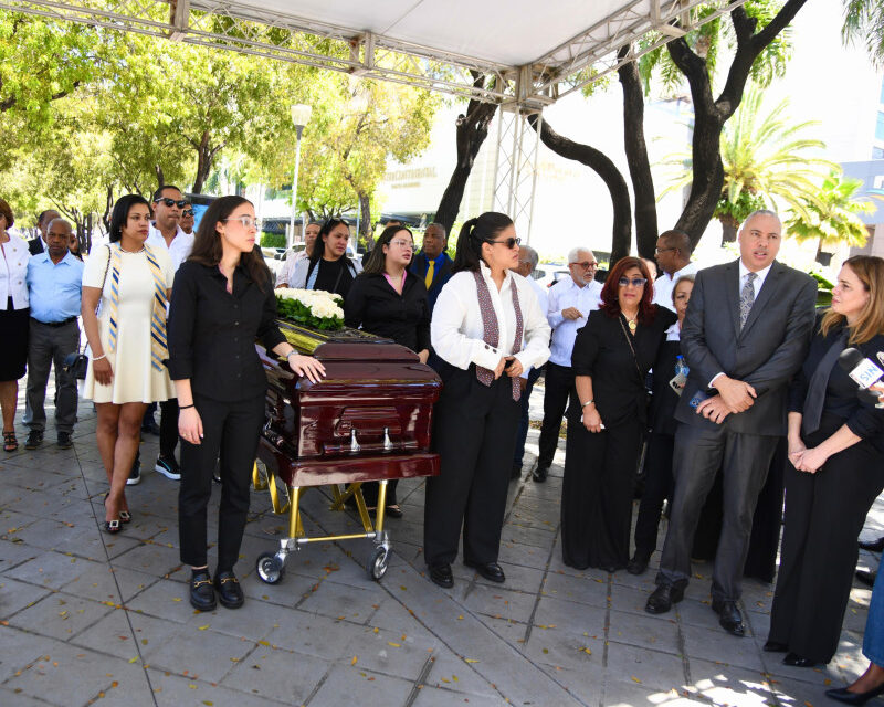 Despedida a Carlos Batista: “¿Acaso al cielo habrá llegado un hombre más bello, más elegante, más fino que él? Lo dudo”