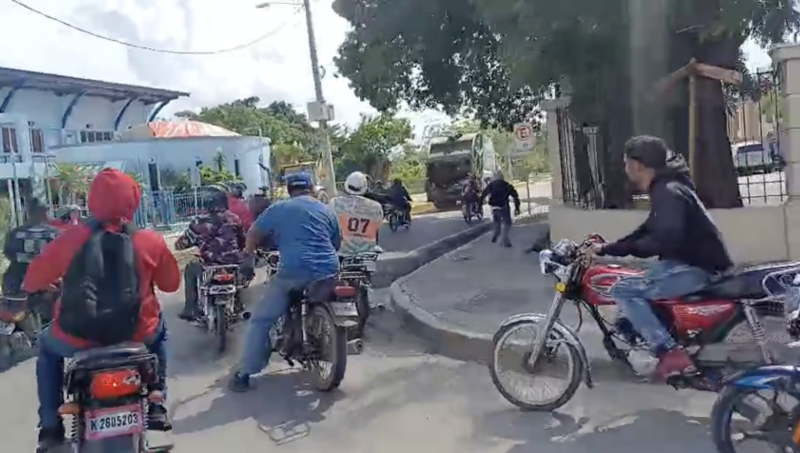 Fiscalía pide prisión preventiva a motoconchistas acusados por asesinato de chofer en Santiago