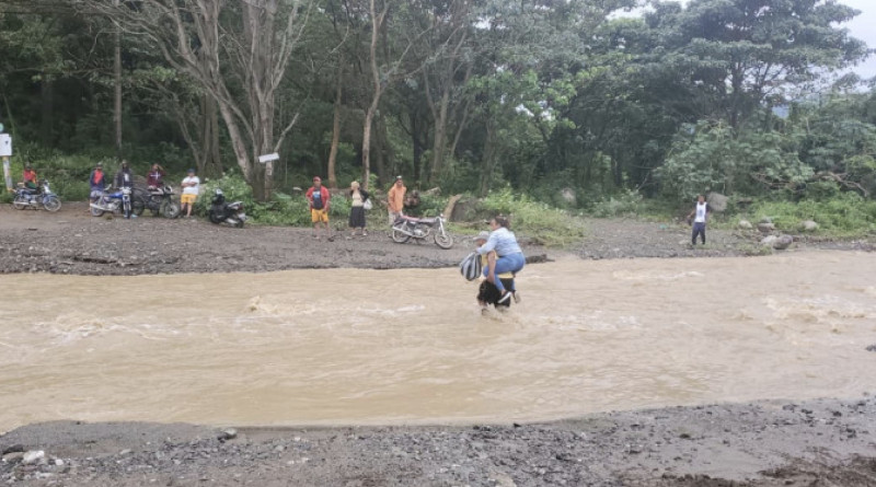 Comunidades de Ocoa y Puerto Plata aisladas por lluvias