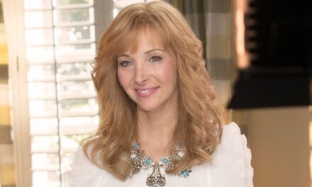 Lisa Kudrow recuerda el lado más incómodo de ‘Friends’ y señala actitudes machistas entre los guionistas