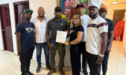 Alcaldía de San Luis aporta recursos al equipo Jinetes del Bonito para torneo provincial