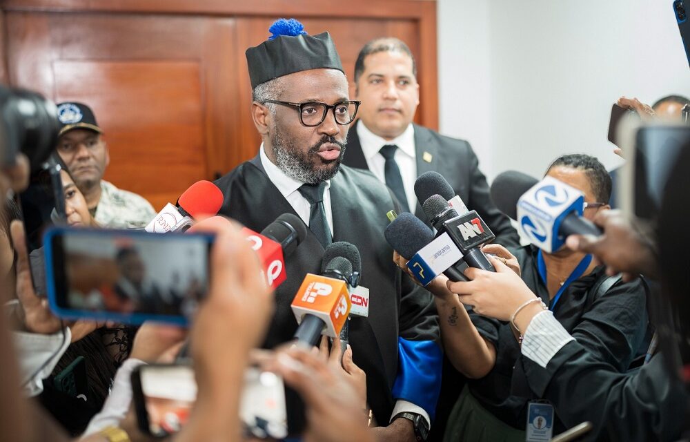 Camacho advierte actos de corrupción con pruebas terminarán en tribunales; critica aplazamiento en caso de fiscal