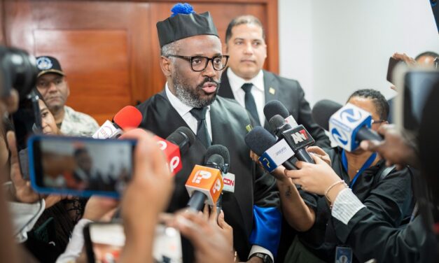 Camacho advierte actos de corrupción con pruebas terminarán en tribunales; critica aplazamiento en caso de fiscal