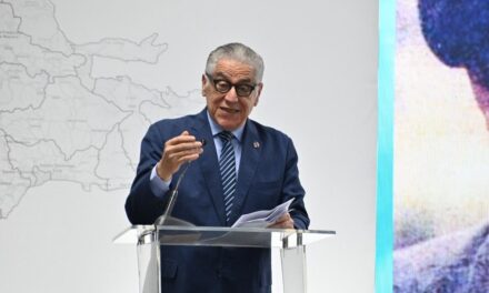 General (R) José Miguel Soto Jiménez presenta con éxito su libro «Los muchachos de la democracia» en la Universidad del Caribe