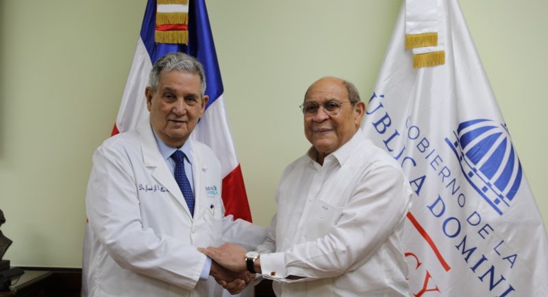 Mescyt busca reducir escasez de médicos especialistas en RD