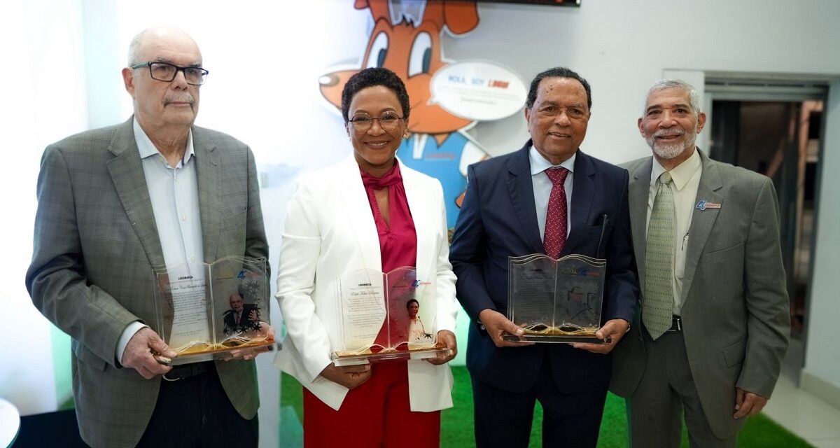 Roberto Cassá, Peralta Romero y Edith Febles reciben Premio Pluma a la Excelencia Logomarca 2026