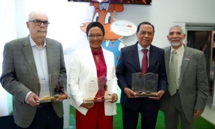 Roberto Cassá, Peralta Romero y Edith Febles reciben Premio Pluma a la Excelencia Logomarca 2026