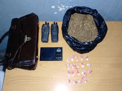 Miembros preventivos recuperan drogas, radios y balanza en operativo policial