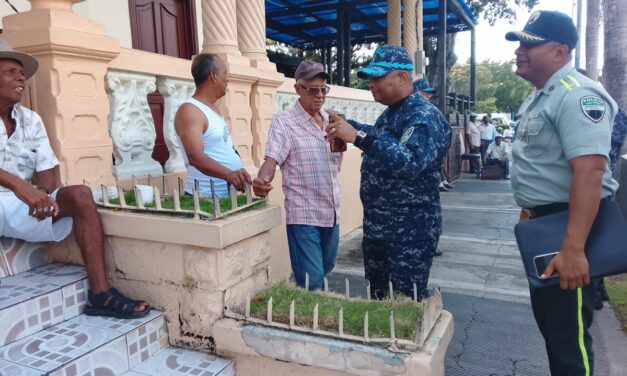 General Escalante Alcántara fortalece cercanía policial con adultos mayores en San Cristóbal