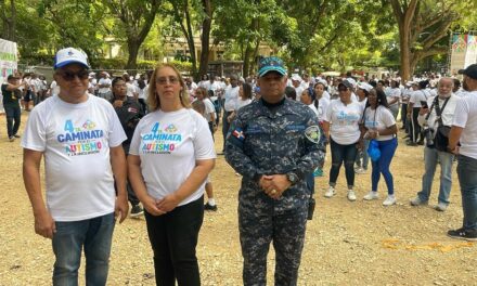 Policía Nacional participa en caminata por inclusión social en San Cristóbal