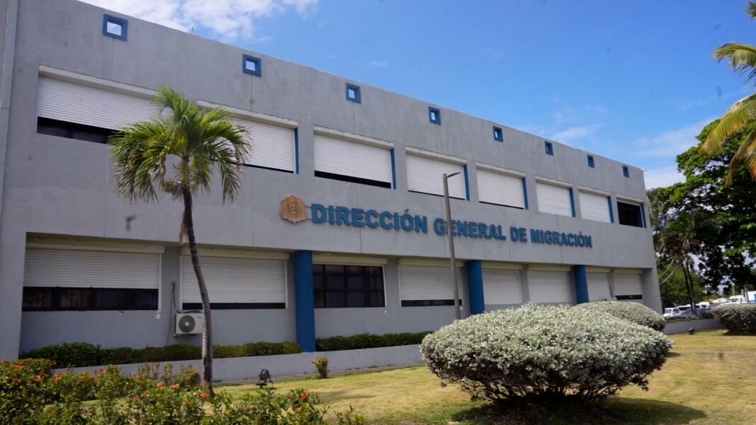 Migración reduce tiempos de respuesta en trámites: renovaciones en 15 a 30 días