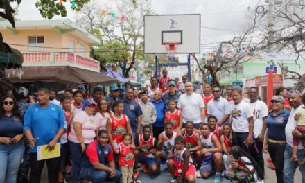Director de la Policía Nacional refuerza seguridad y cercanía comunitaria con recorrido por Capotillo y Gualey