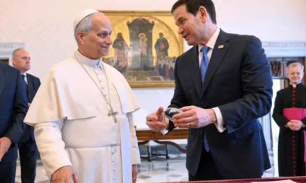 Rubio trata de limar las asperezas con su visita al papa León