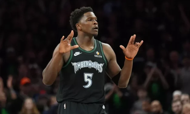 Edwards guía a los Wolves a la victoria sobre los Spurs para empatar la serie