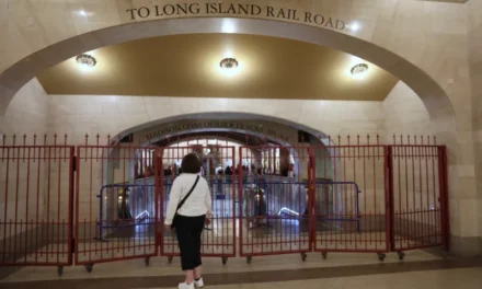 Huelga de trenes entra en su segundo día en Nueva York
