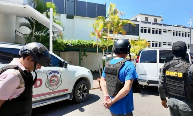 Atrapan ocho hombres vinculados al decomiso de 1.7 toneladas de cocaína en Pedernales 