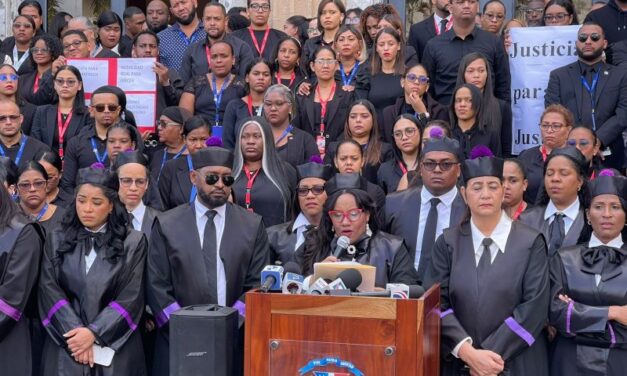 Jueces denuncian compra de arbolito por casi RD$11 millones mientras persisten precariedades en el Poder Judicial