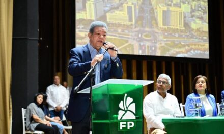 Leonel Fernández acusa al PRM de priorizar proyecto político sobre el interés nacional