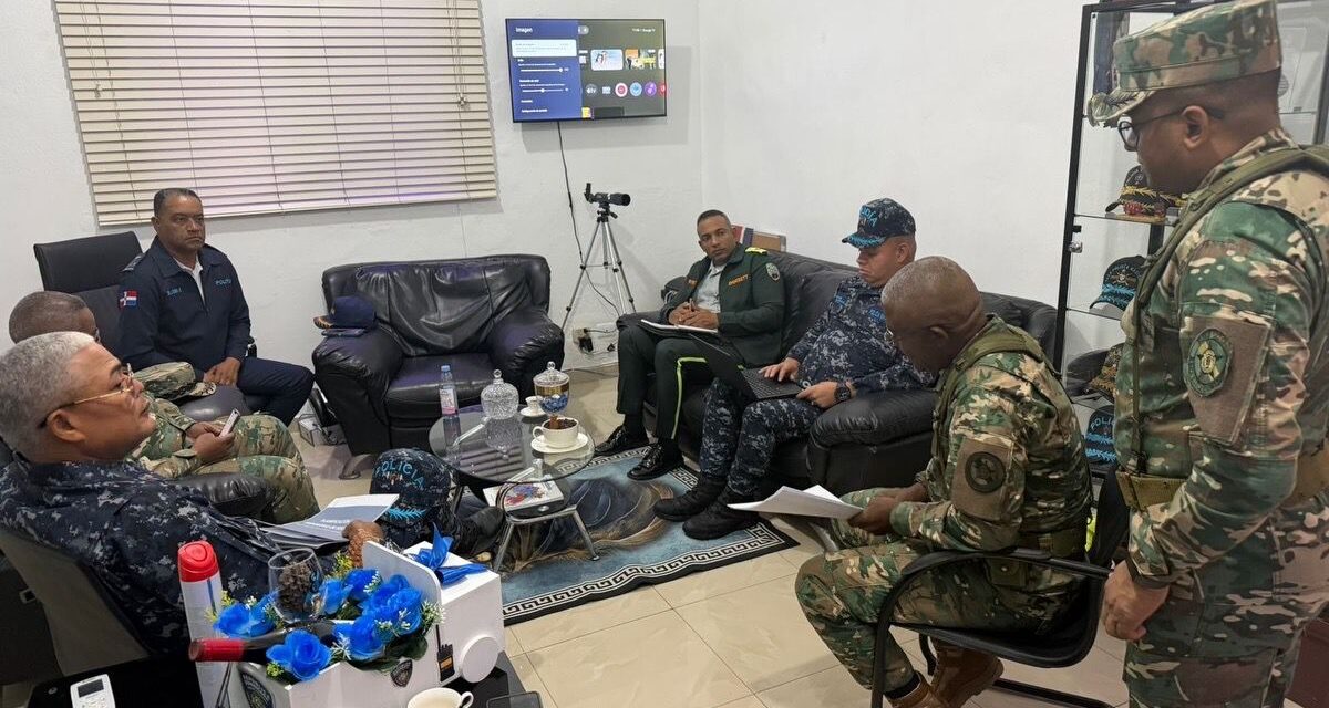 Gral. Escalante y su equipo coordinan seguridad y logística para recorrido nacional de antorcha deportiva