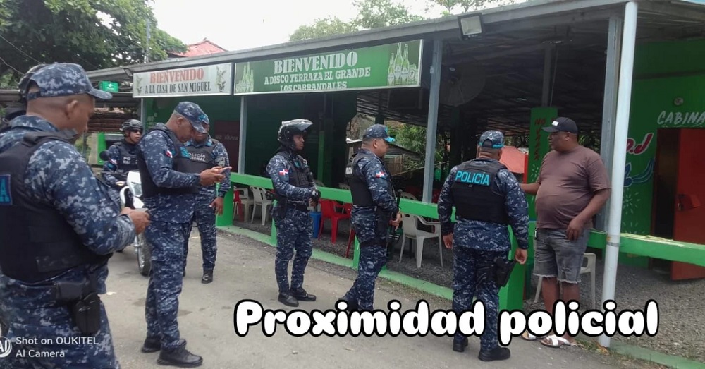 General Escalante fortalece integración comunitaria mediante recorrido preventivo en sectores de Haina