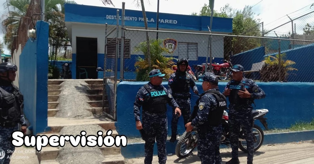 General Escalante supervisa personalmente destacamento policial fortaleciendo seguridad preventiva del sector La Pared, Haina