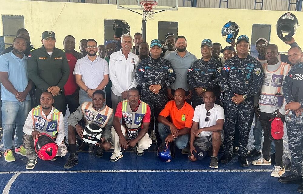 General Escalante fortalece conciencia vial junto a motoconchistas organizados de Yaguate
