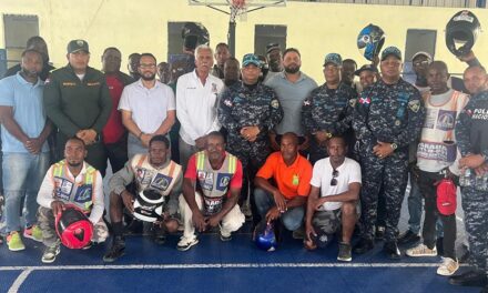 General Escalante fortalece conciencia vial junto a motoconchistas organizados de Yaguate