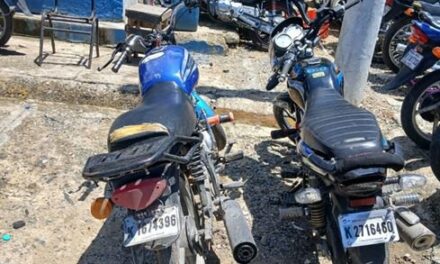 Operativo policial interviene punto de drogas y retiene motocicletas abandonadas en Haina