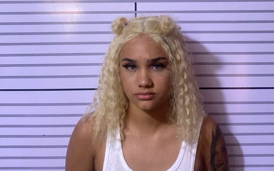 Policía apresa en flagrante delito a “Macha” y otros dos jóvenes; ocupan dos armas de fuego y una jeepeta en Boca Chica