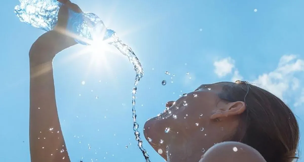 Salud aconseja ingerir mucha agua, vegetales, frutas y también usar ropa ligera, ante ola de calor