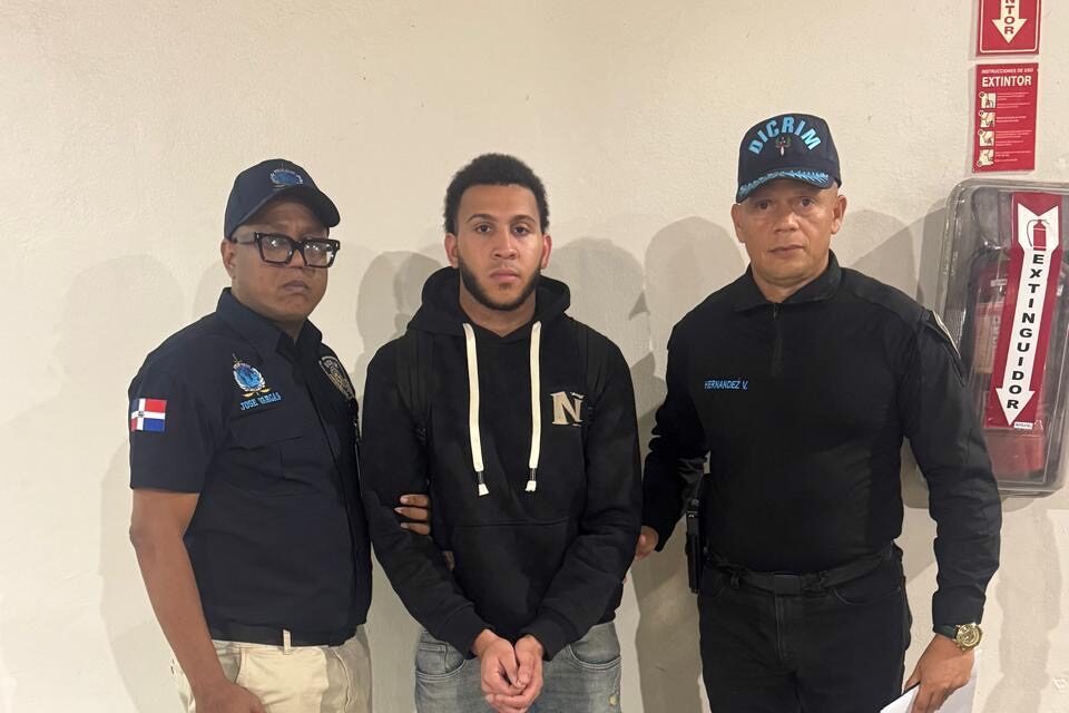OCN-Interpol Santo Domingo recibe en extradición desde España y Chile a dos dominicanos acusados de violación sexual y homicidio