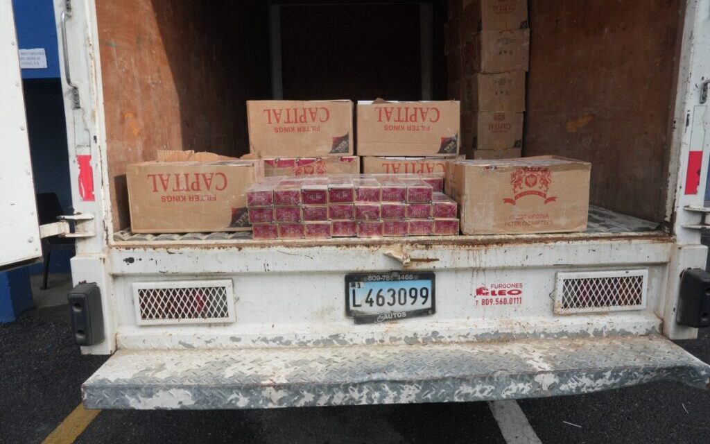 Policía Nacional ocupa 100 mil cigarrillos de contrabando y apresa tres hombres en SDO