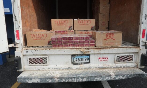 Policía Nacional ocupa 100 mil cigarrillos de contrabando y apresa tres hombres en SDO