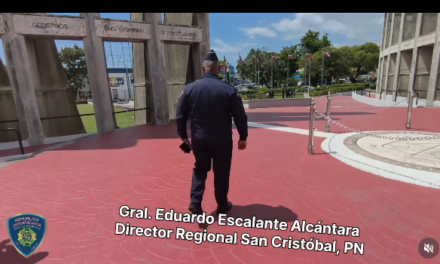 General Escalante visita monumento histórico dedicado a los constituyentes en San Cristóbal, resalta valor patriótico