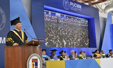 Doctor Leonardo Aguilera exhorta a 1,149 graduados de la PUCMM a ser visionarios y valorar la ética